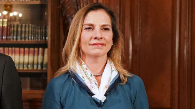 Critican a AMLO por foto desactualizada de su hijo menor