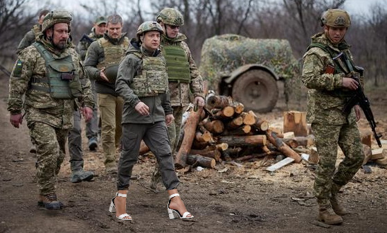 Міністри Стефанішина, Лазебна і Лапутіна вимагають замінити взуття на підборах для жінок-військовослужбовців на параді до Дня Незалежності - Цензор.НЕТ 7573