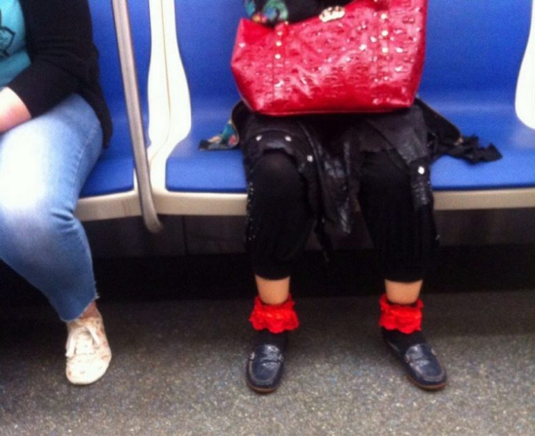 25 пассажиров метро, глядя на которых так и хочется сказать: "Ой, мамочки, что это было?"