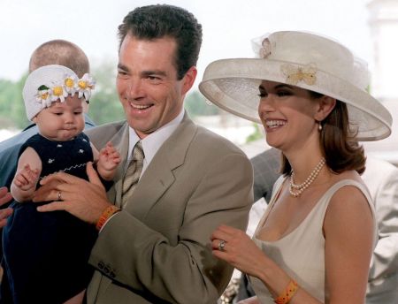 Teri with her former husband Jon and daughter