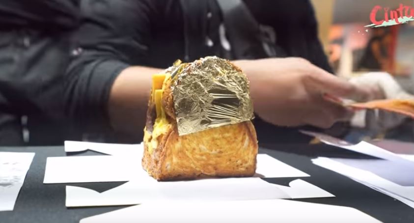 Roti Bakar dilapisi emas