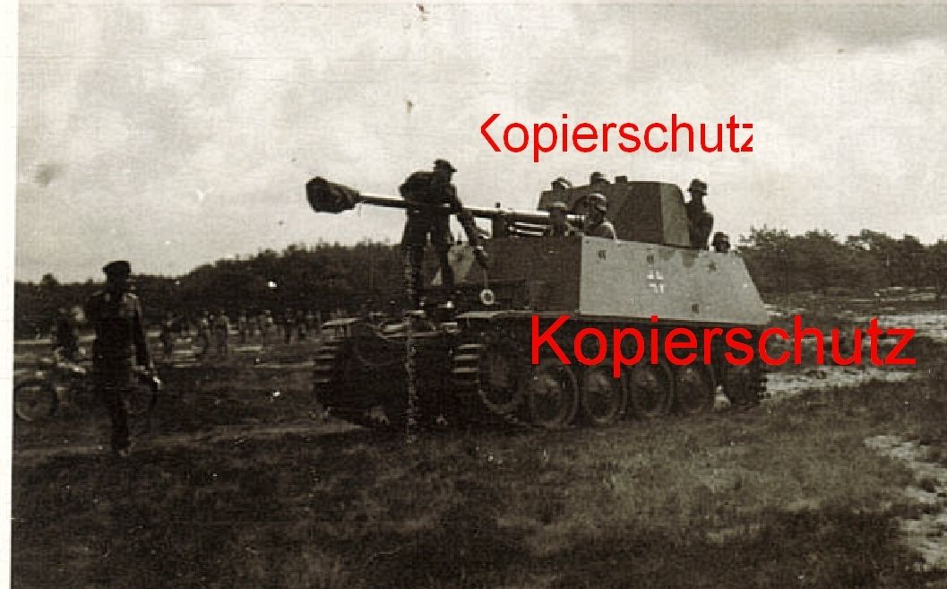 Panzerjäger Marder II mit Besatzung der 3. Panze