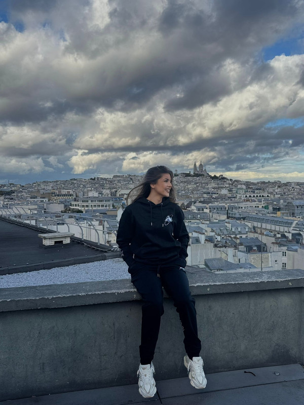 Espace de vie — lumière naturelle et déco soignée