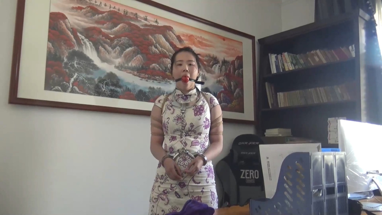 胜景影视 押解拘束做家务.mp4_20211210_090300.369