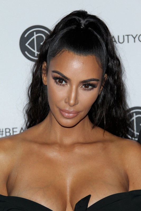 Kim-Kardashian-Big-Cleavage-1