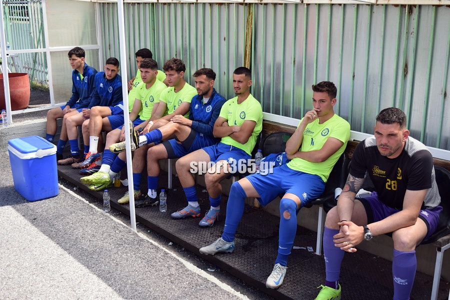 , &Pi;&alpha;&nu;&theta;&omicron;&upsilon;&rho;&iota;&alpha;&kappa;ό&sigmaf;- &Pi;&alpha;&lambda;&lambda;&eta;&xi;&omicron;&upsilon;&rho;&iota;&alpha;&kappa;ό&sigmaf; 3-0: &Mu;&epsilon; &tau;&omicron; &delta;&epsilon;&xi;ί &sigma;&tau;&alpha; &mu;&pi;&alpha;&rho;ά&zeta; &mu;&epsilon; &chi;&alpha;&tau; &tau;&rho;&iota;&kappa; &tau;&omicron;&upsilon; &Alpha;&gamma;&gamma;&epsilon;&lambda;ή (&phi;&omega;&tau;&omicron;&gamma;&rho;&alpha;&phi;ί&epsilon;&sigmaf;)