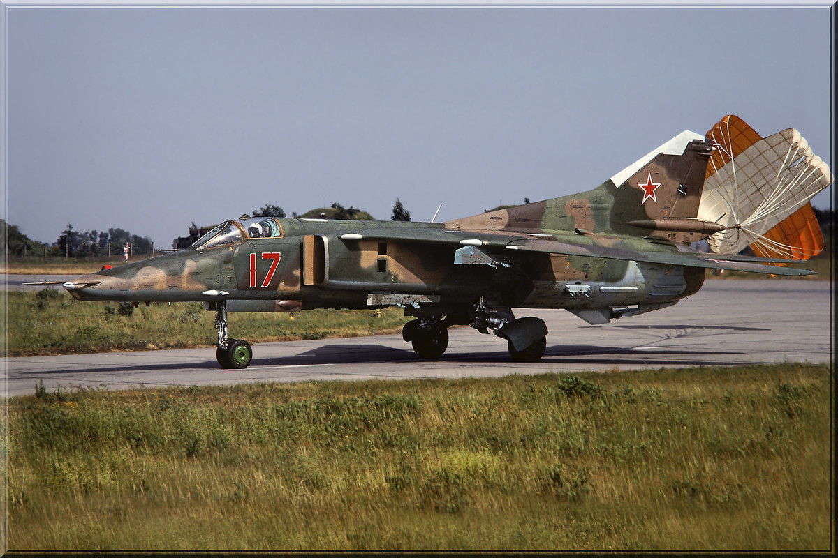 296 APIB Mig-27D 17 Red_61912553153, Summer 1992