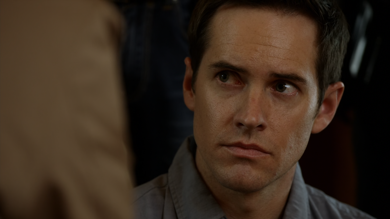 Blindspot.S02E17.Solos.1080p.10bit.BluRay.AAC5.1.HEVC-Vyndros.mkv_snapshot_13.44_[2020.12.25_12.58.3