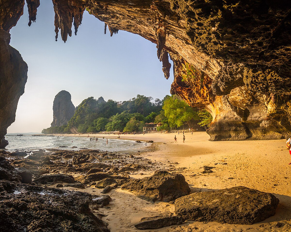 Phra-Nang-Cave-Beach Пляжи Ао Пхра Нанг – райский уголок провинции Краби
