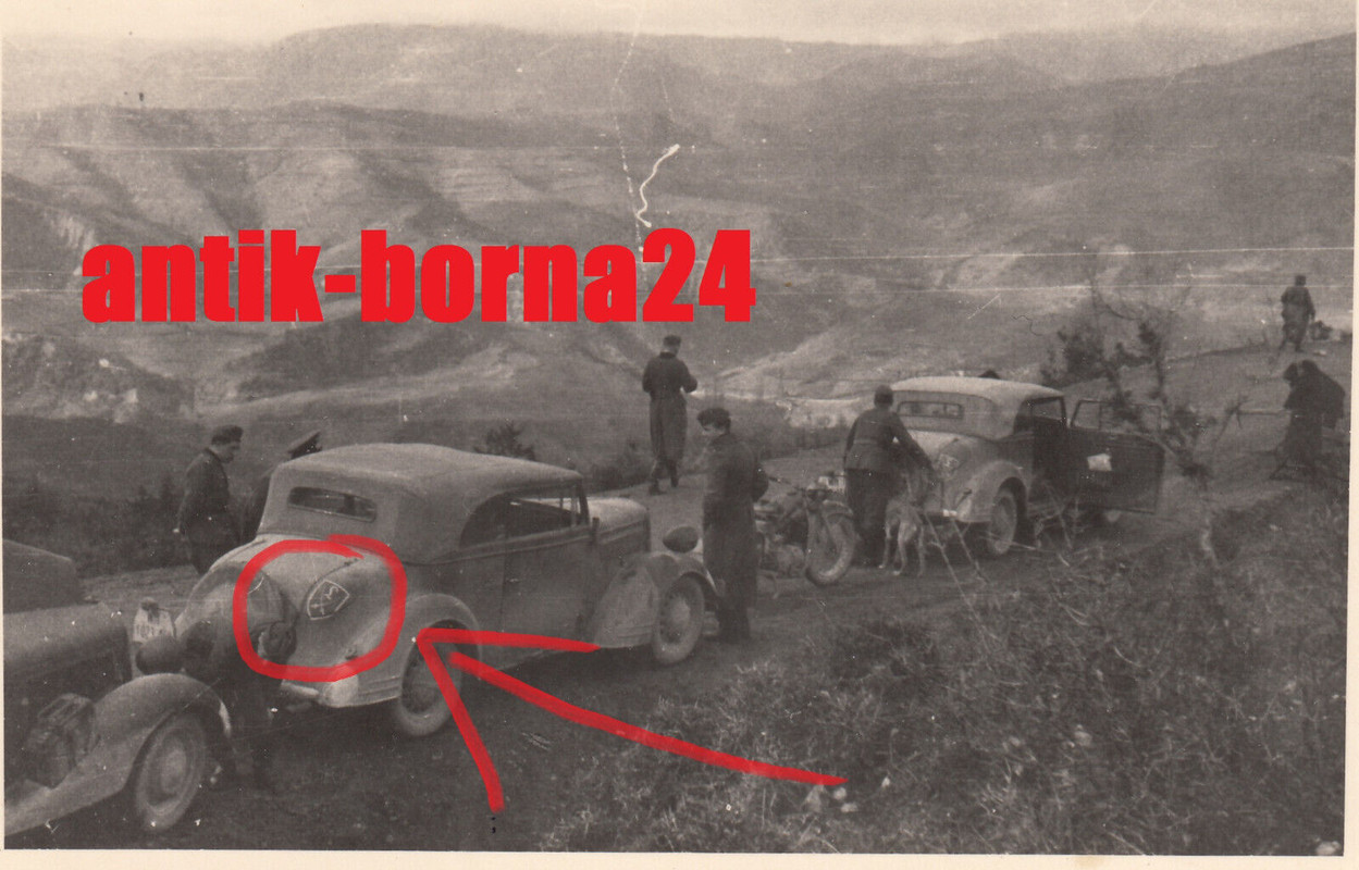 Foto WH Soldat PKW Auto Kübel Wappen Lehrregiment Meissener Schwerter