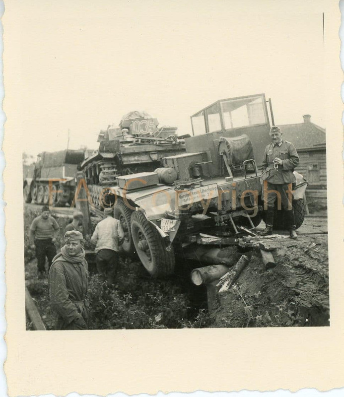 Panzer Russland Tank Trailer Anhänger Foto