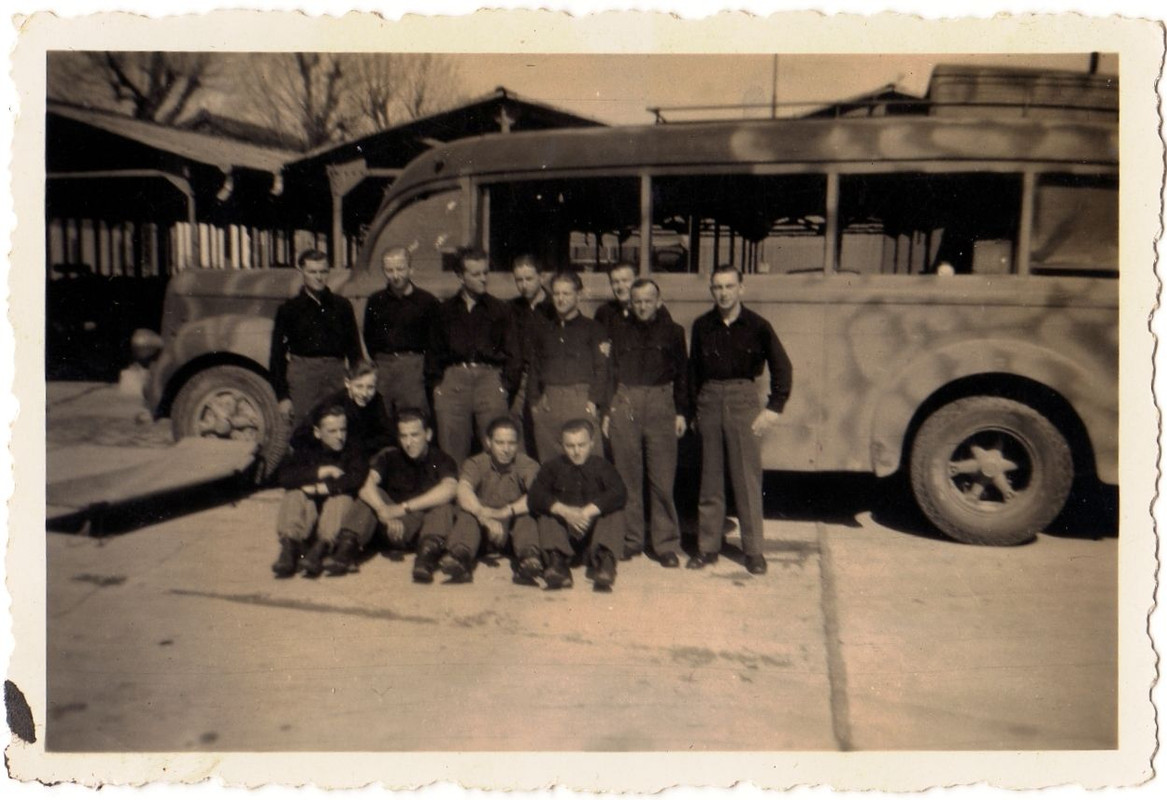 Wehrmacht,Autobus,Tarnfleck , französische Stadt