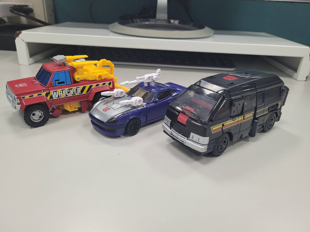 Buzzworthy-Bumblebee-Silverstreak-At-US-retail-13