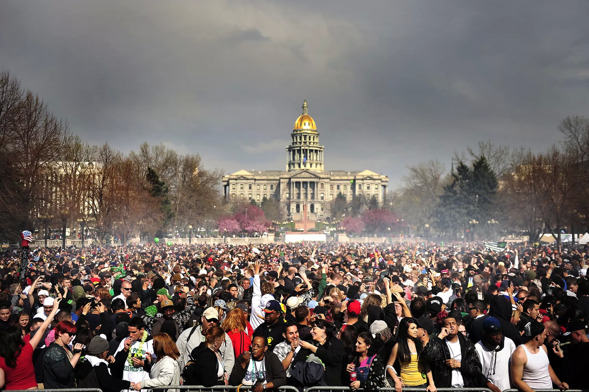 Worldwide Smokers Celebrate 420 Day