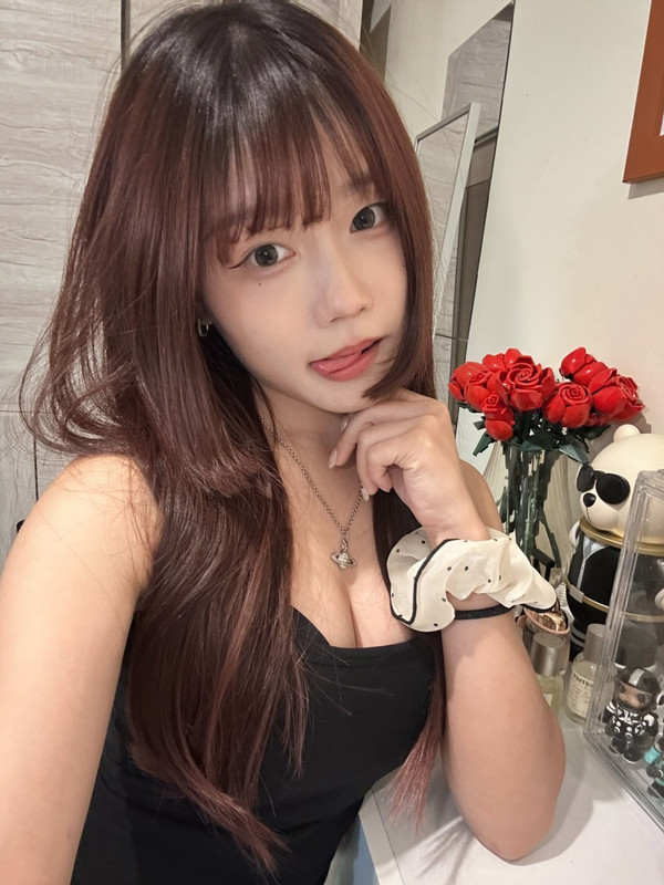 白皙蜜桃臀兼職伴遊直送飯店