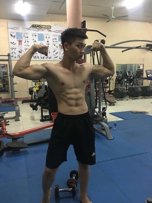 Trai 6 múi 2k2 tươi xanh như nồi canh