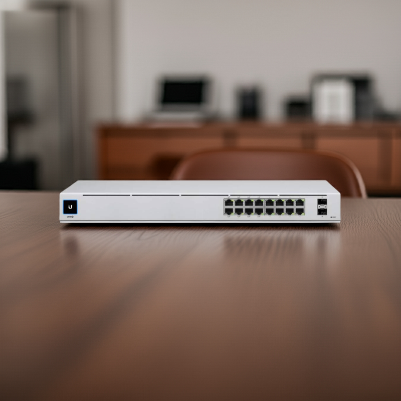 Switch USW-16-POE em um ambiente de escritório, destacando a operação silenciosa