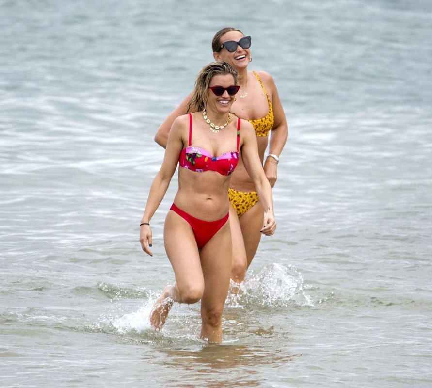 Ashley-Roberts-Sexy-Th(31)