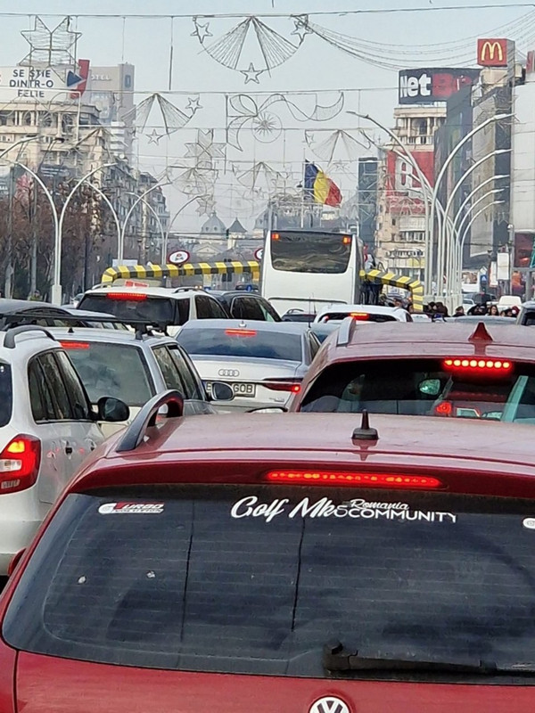 [Imagine: accident-pasajul-unirii-bucuresti-4.jpg]