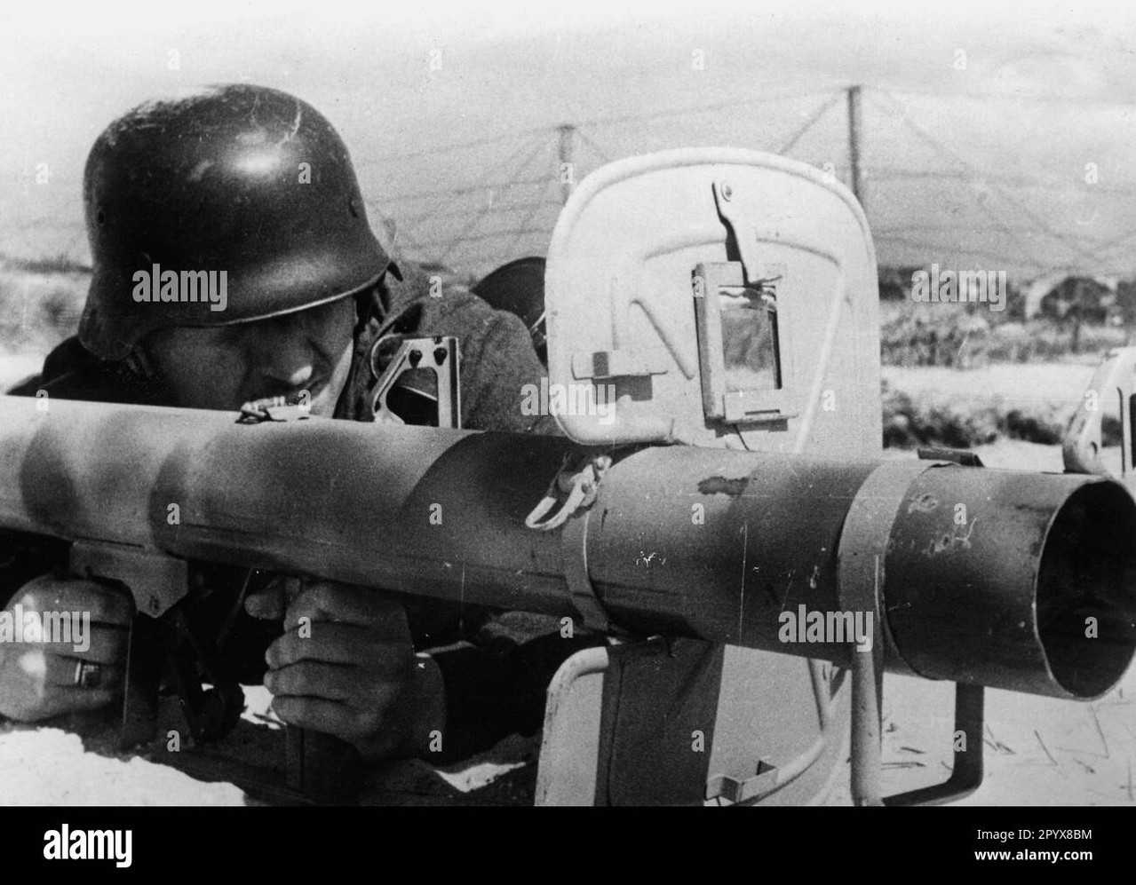 20 soldier of the wehrmacht with a panzerschreck during a demonstration photo schwarz automated tran