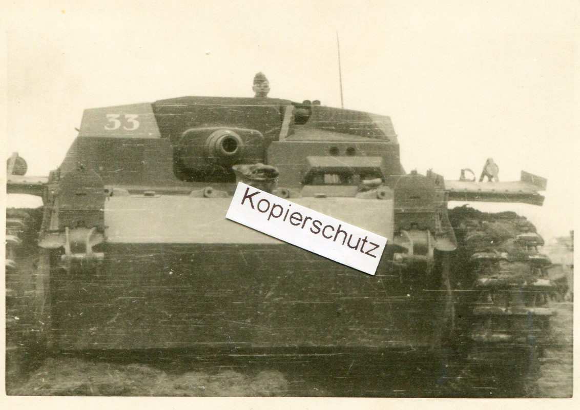 orig. Foto , Sturmgeschütz mit Nummer 33 in Polen