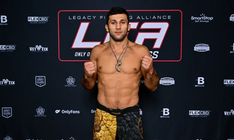 Райън Лодер срещу Азамат Бекоев на UFC Fight Night 256