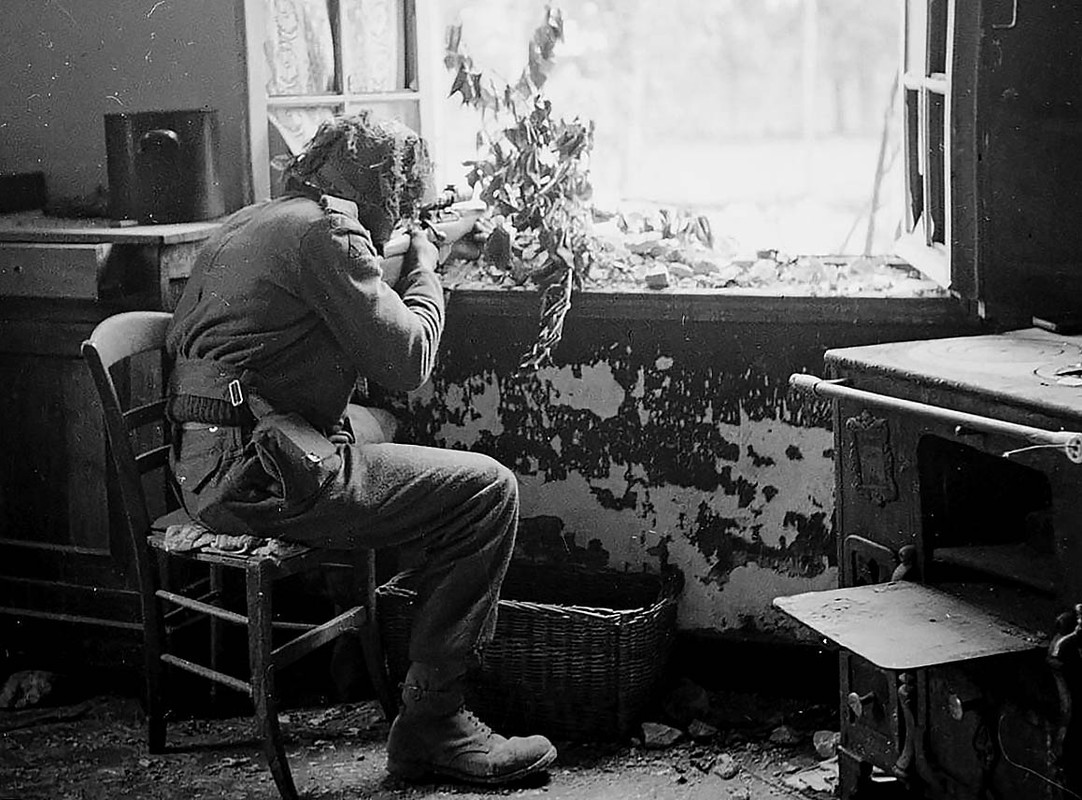 [Слика: in-1944-Caen-area-France-Private-Sutclif...nipers.jpg]