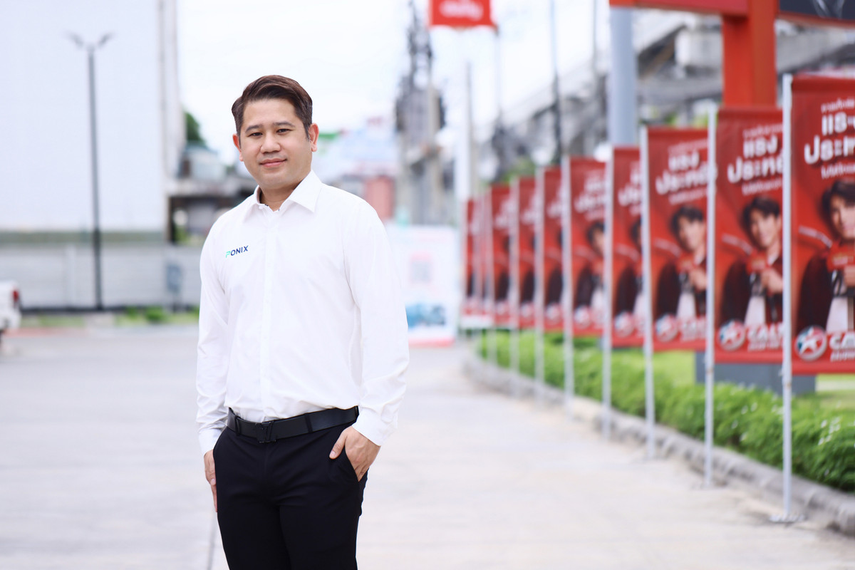 นายพงศกร นาควิเชียร