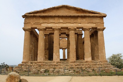 Why did ancient greek architects rarely use arches?  Temple-concordia-agrigento-450-430-BCE