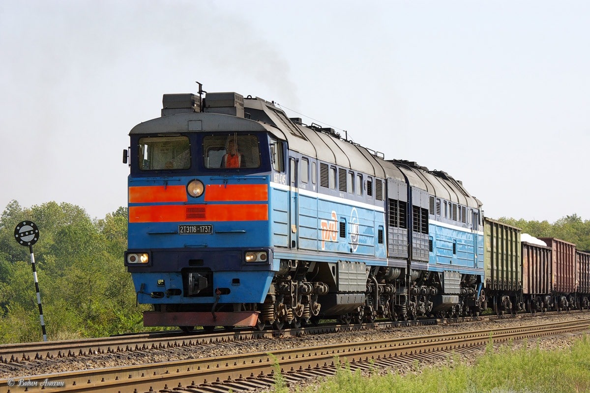Diesel_locomotive_2TE116-1737