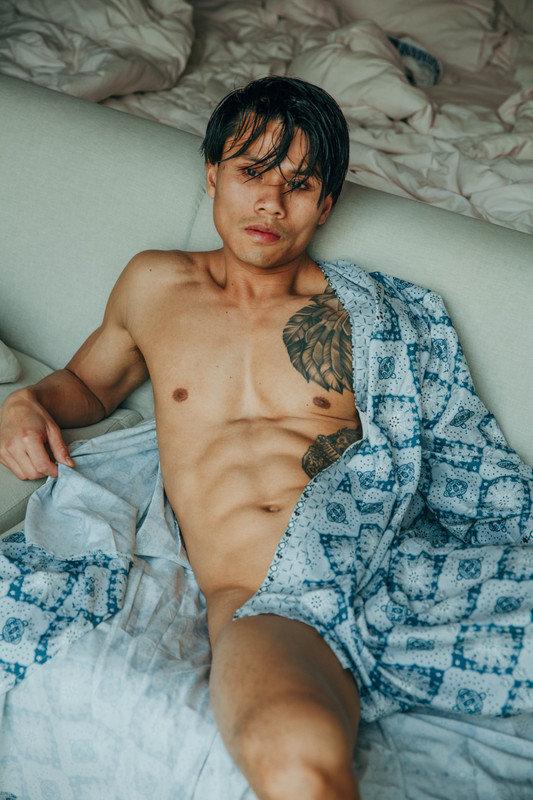 MODEL - Chàng trai xăm mình với gương mặt chữ điền