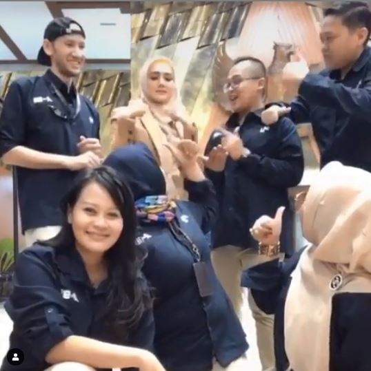 Aksi Mulan Jameela main Tik Tok