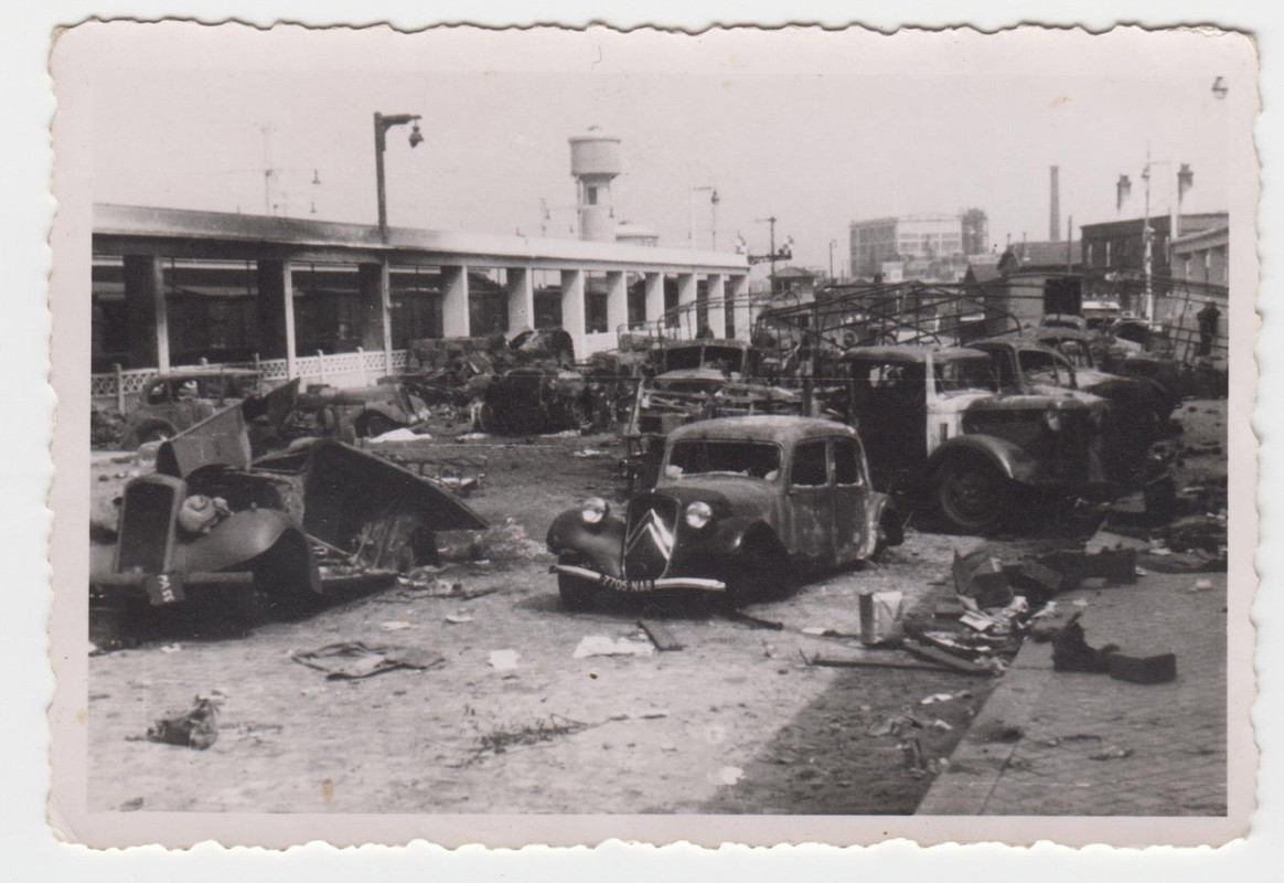 Foto Zerstörte Fahrzeuge