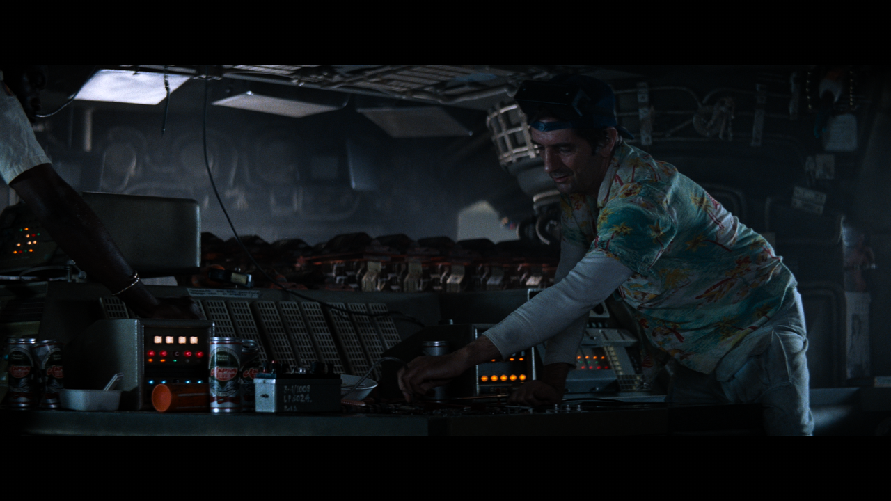Alien (Theatrical Cut).mkv_snapshot_00.41.38_[2020.07.06_21.32.20]