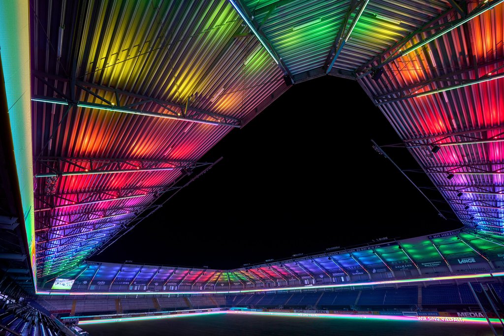 2024-03-Home-Deluxe-Arena-Paderborn-Lichtshow.jpg