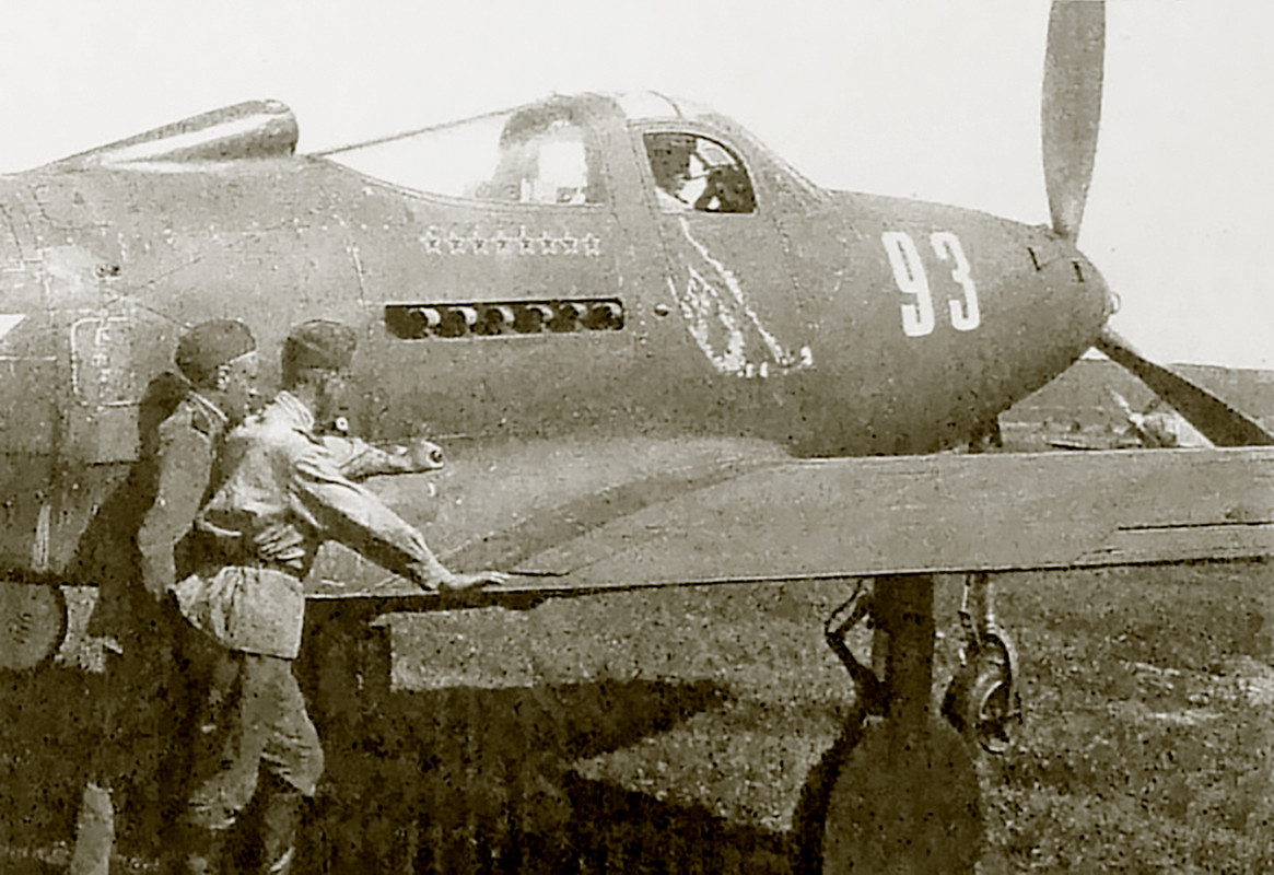 Bell-P-39-Airacobra-213GvIAP-22GIAD-White-93-Ukrainian-Front-1944-01