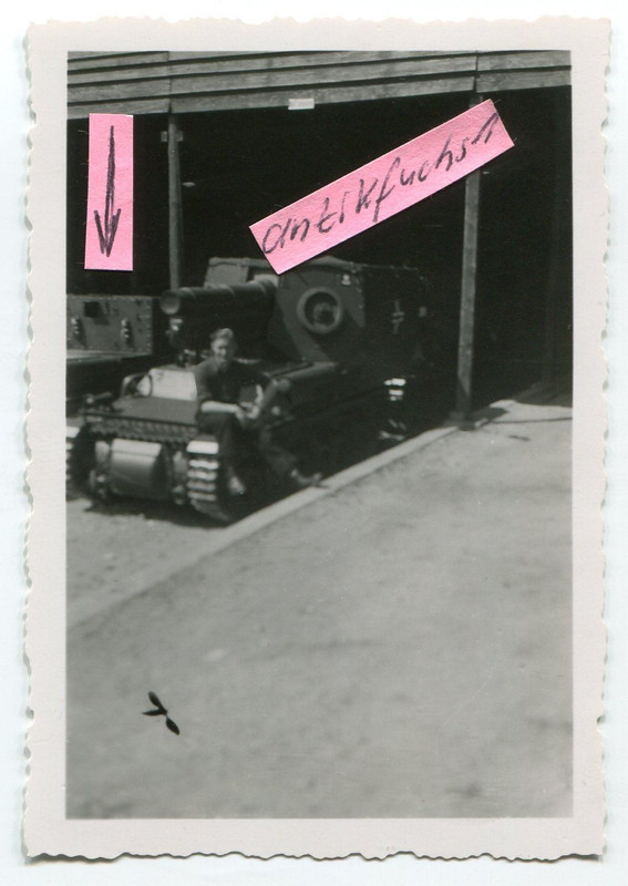 Panzer-SfL 15cm ( Sd.Kfz.135-1) und Muni-Panzer 