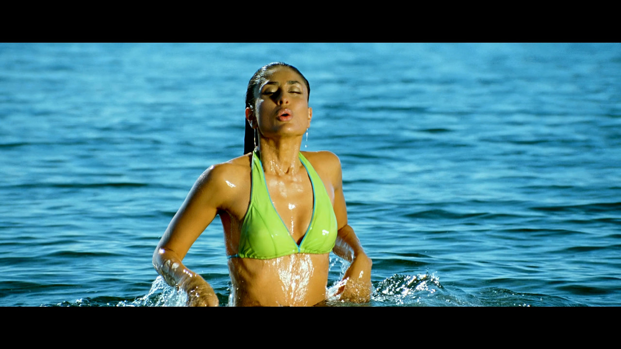 [Image: Kareena-Bikini-mp4-snapshot-00-03-2021-0...-03-58.jpg]