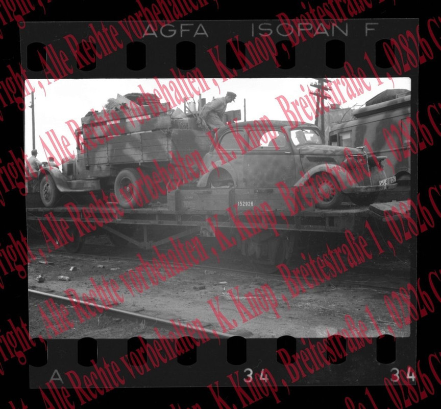 Negativ (no photo) Fahrzeuge werden f. d. Bahntr