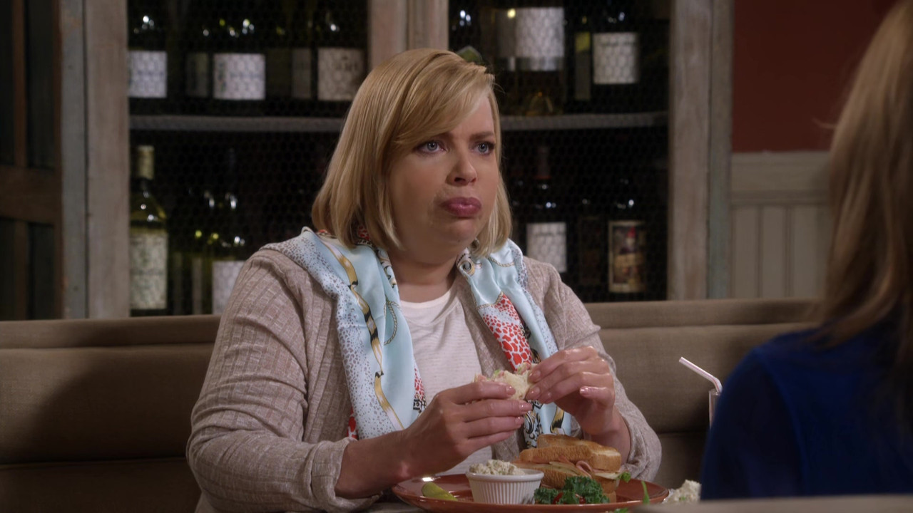 Mom (2013) - S05E01 - Twinkle Lights and Grandma Shoes (1080p WE