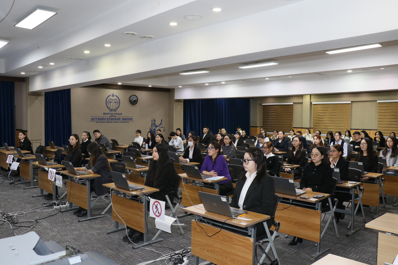 Төрийн албаны тусгай шалгалт улсын хэмжээнд эхэллээ