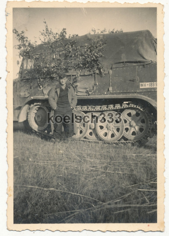 Foto Panzer Halbkette der Wehrmacht im schwierigen Gelände an der Ostfront .. (6)