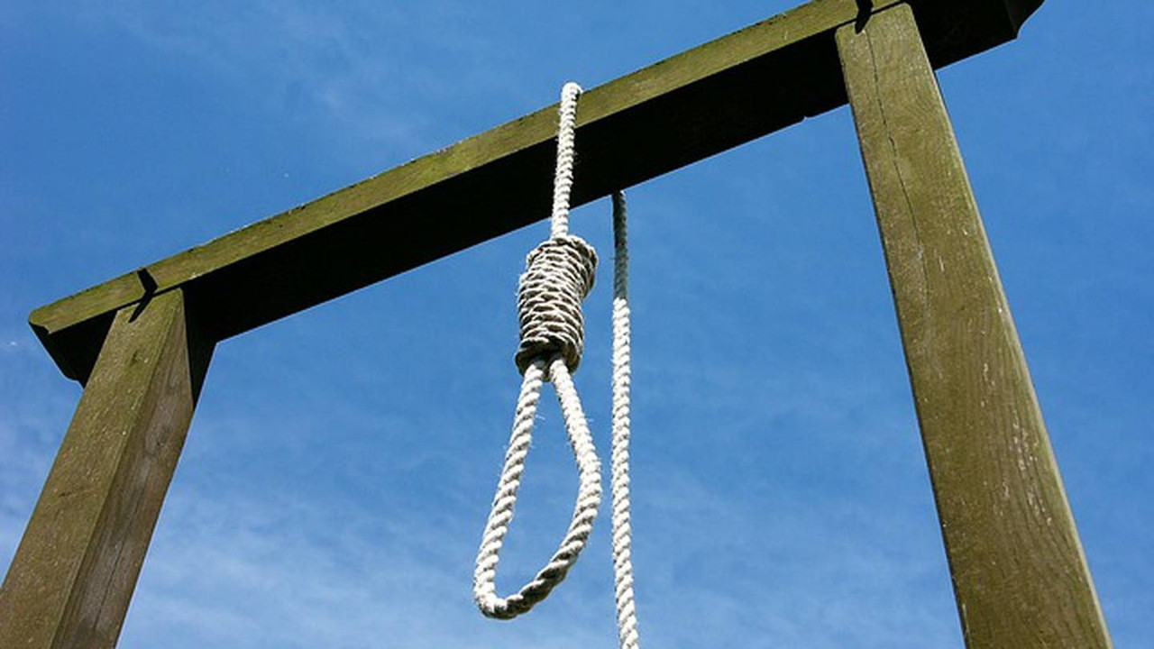 Condenada a la horca muere infartada al ver la ejecución de hombres antes que ella
