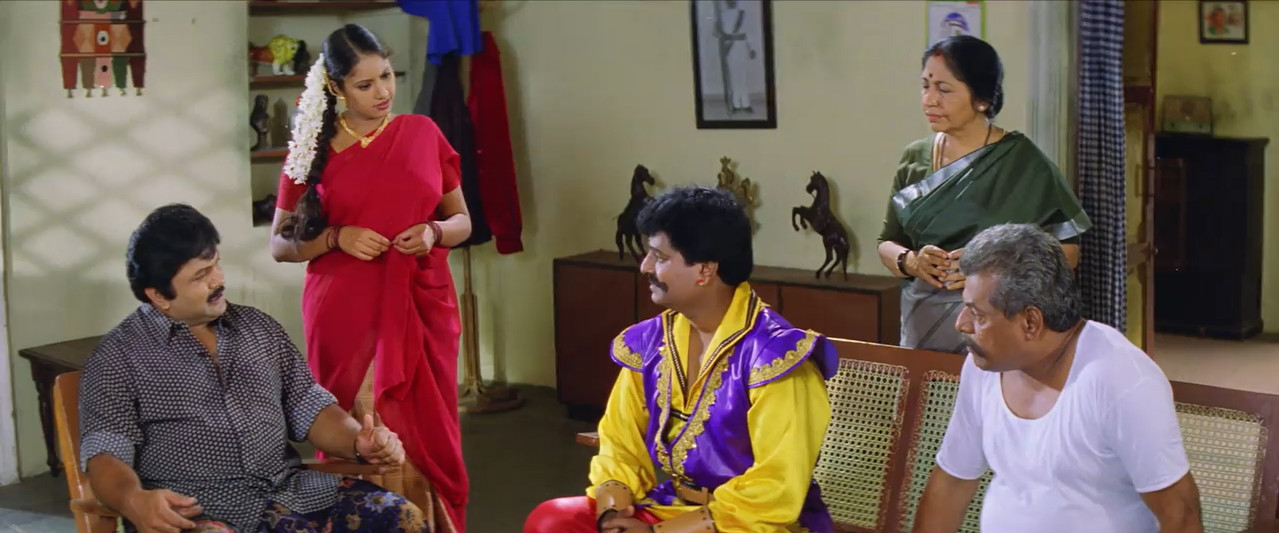 Middle Class Madhavan 2001 Remastered WebRip [Tamil] 480p 720p ESub Screenshot