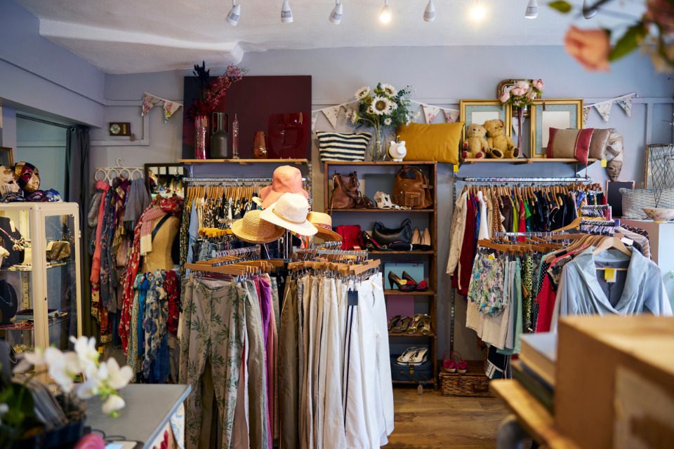 Vintage Farmhouse Emphasizes & Thrift Store Finds