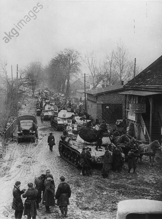 Vormarsch sowjetischer Truppen nach Westen, Frühjahr 1945.