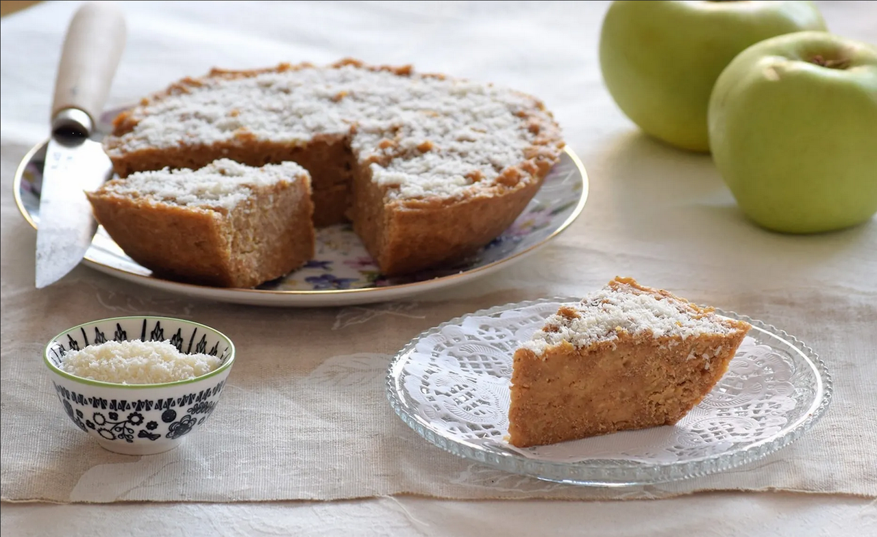 Prepara este riquísimo pastel de avena con manzana y canela sin horno