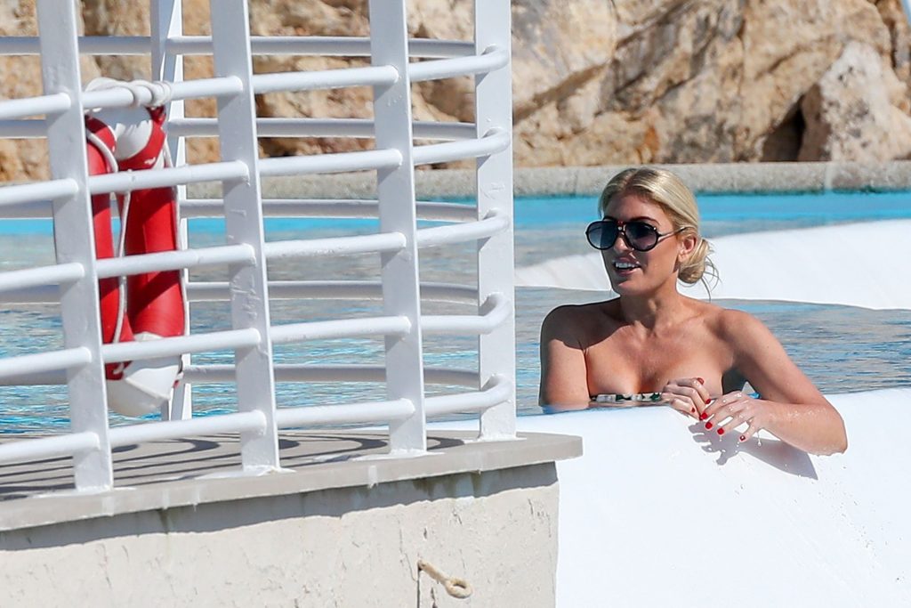 Hofit-Golan-upskirt-STARS-com-1024x1536-22