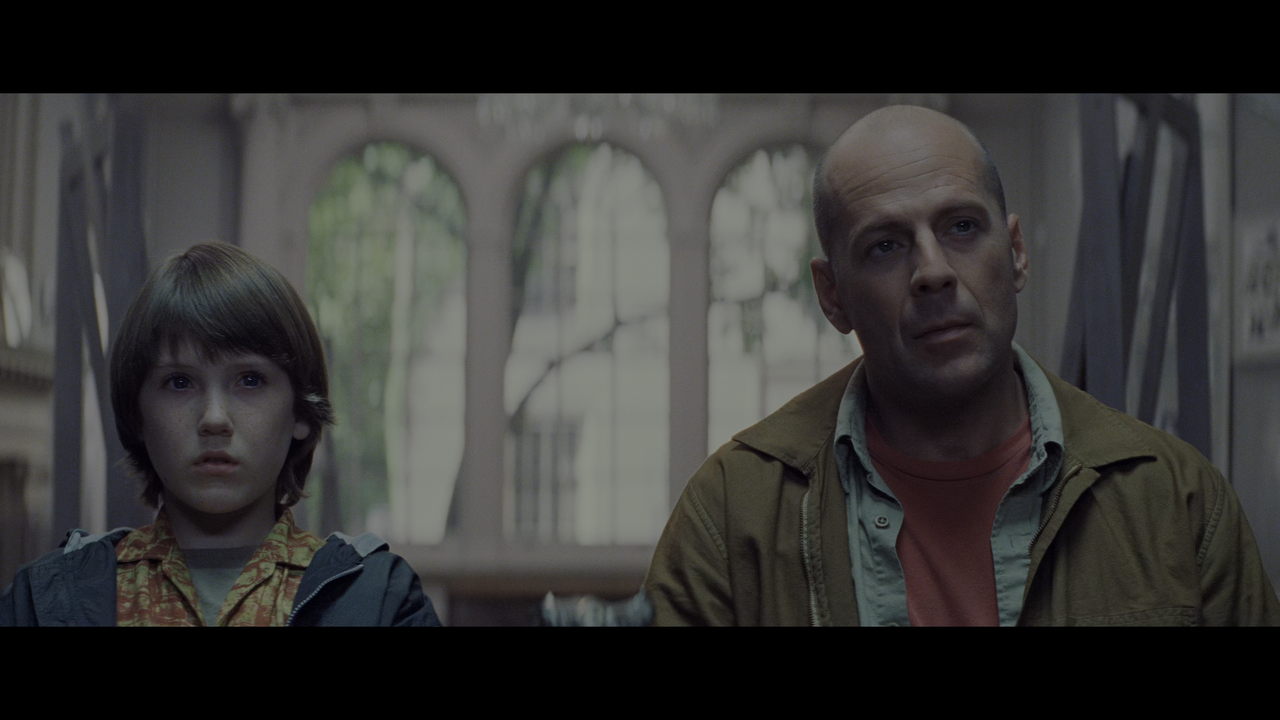 Unbreakable.2000.iTALIAN.MULTI.2160p.DSNP.WEB-DL.x265.10bit.HDR-MeM.mkv_snapshot_00.30.09_[2021.08.0