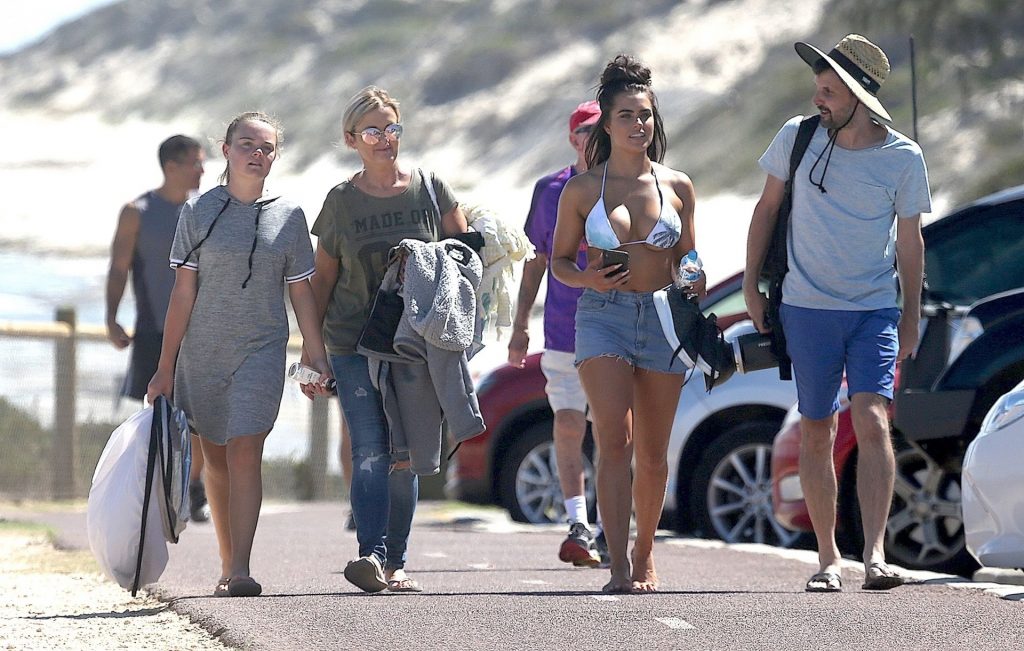 Holly-Young-Upskirt-STARS-com-59